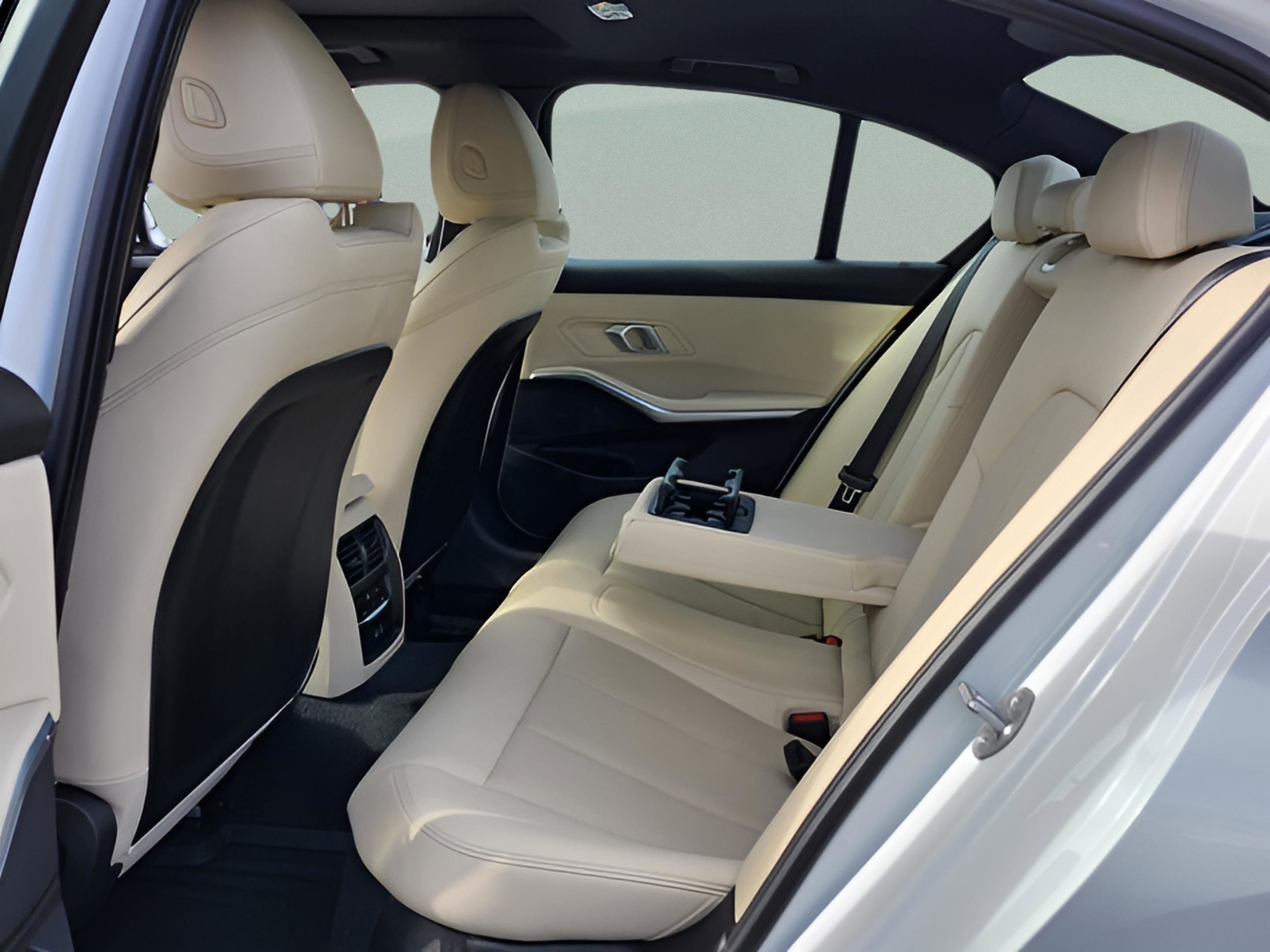 Certified 2025 BMW 330i Sedan w/ Premium Package image 15