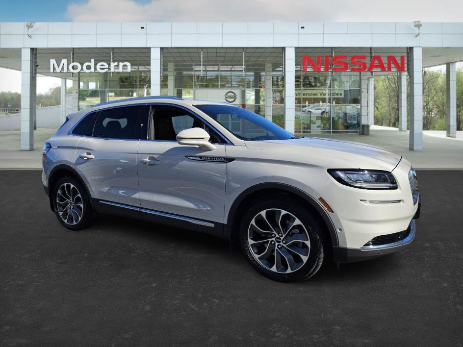 Used 2023 Lincoln Nautilus Reserve w/ Equipment Group 201A image 2