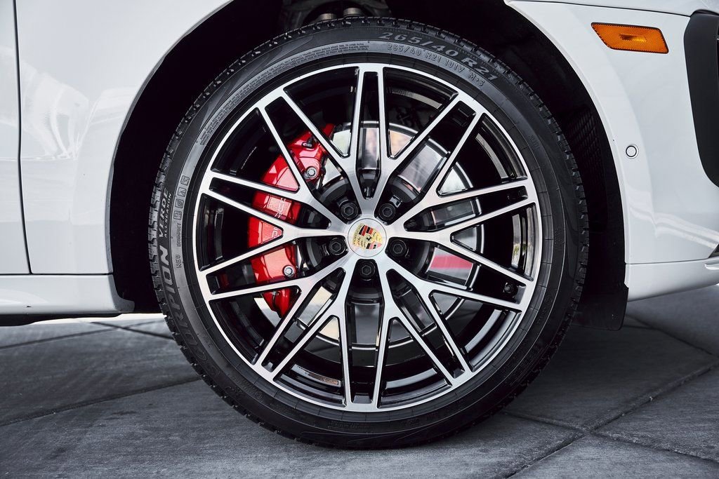 Used 2025 Porsche Macan GTS AWD/4WD image 24