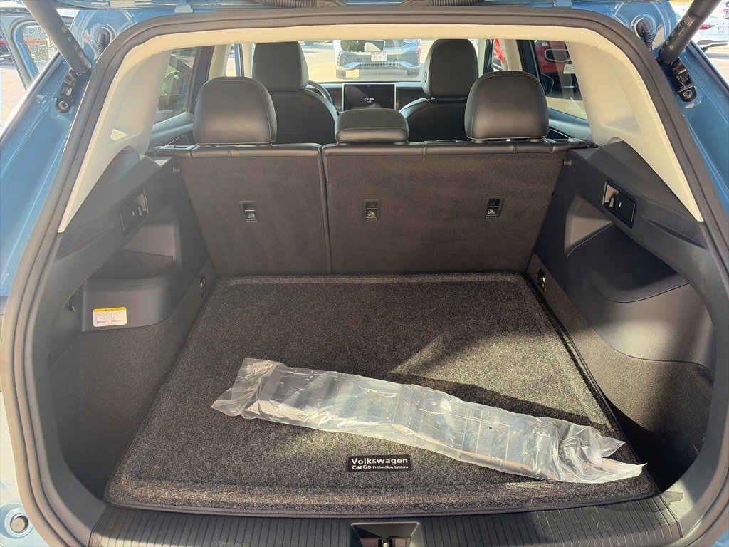 Certified 2025 Volkswagen Tiguan SE image 14