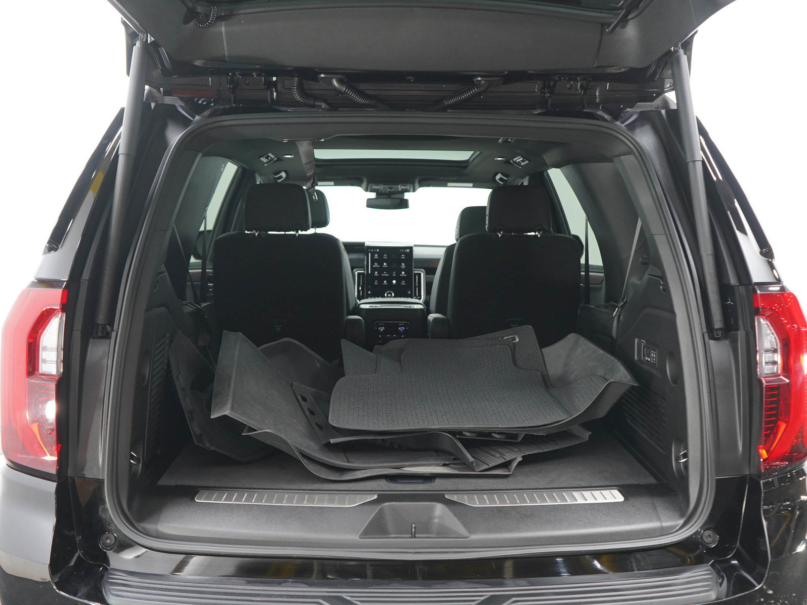 Used 2025 GMC Yukon Denali w/ Sun & Power Step Package AWD/4WD image 16