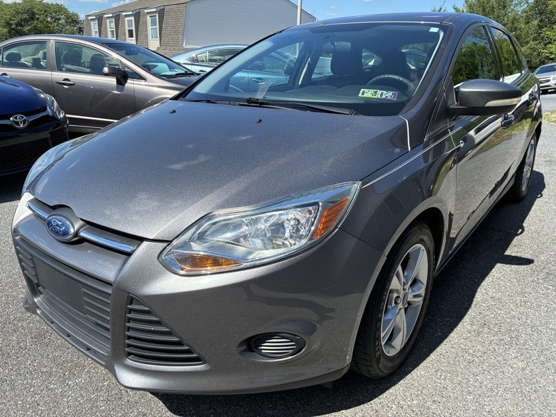 Used 2013 Ford Focus SE w/ SE Winter Pkg FWD image 1
