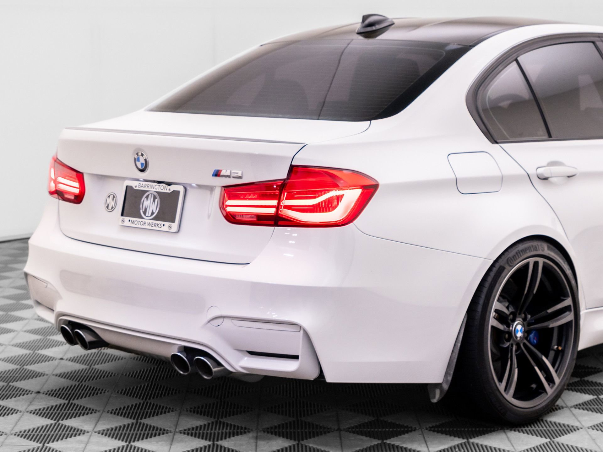 Used 2018 BMW M3 RWD image 36