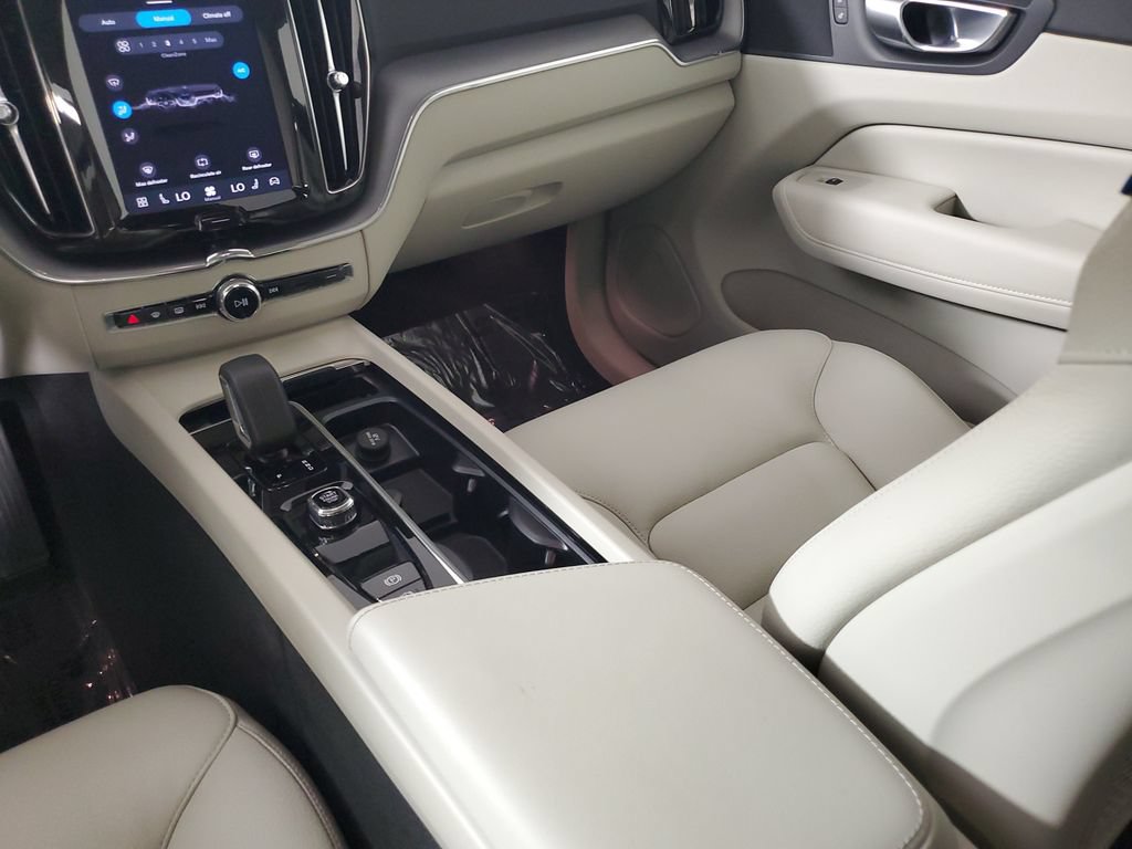 Certified 2024 Volvo XC60 B5 Core w/ Protection Package Premier AWD/4WD image 19