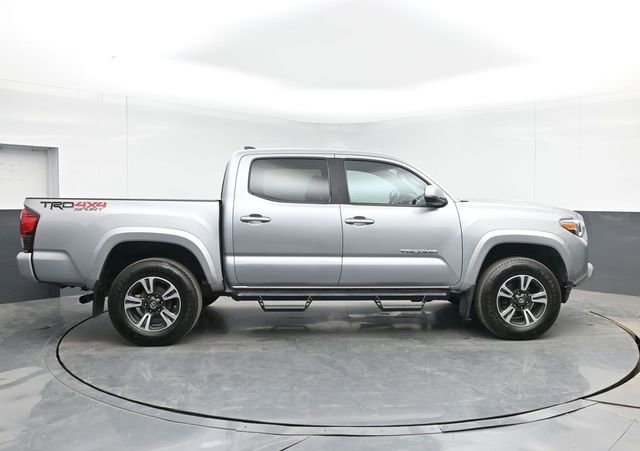 Used 2019 Toyota Tacoma TRD Sport AWD/4WD image 11