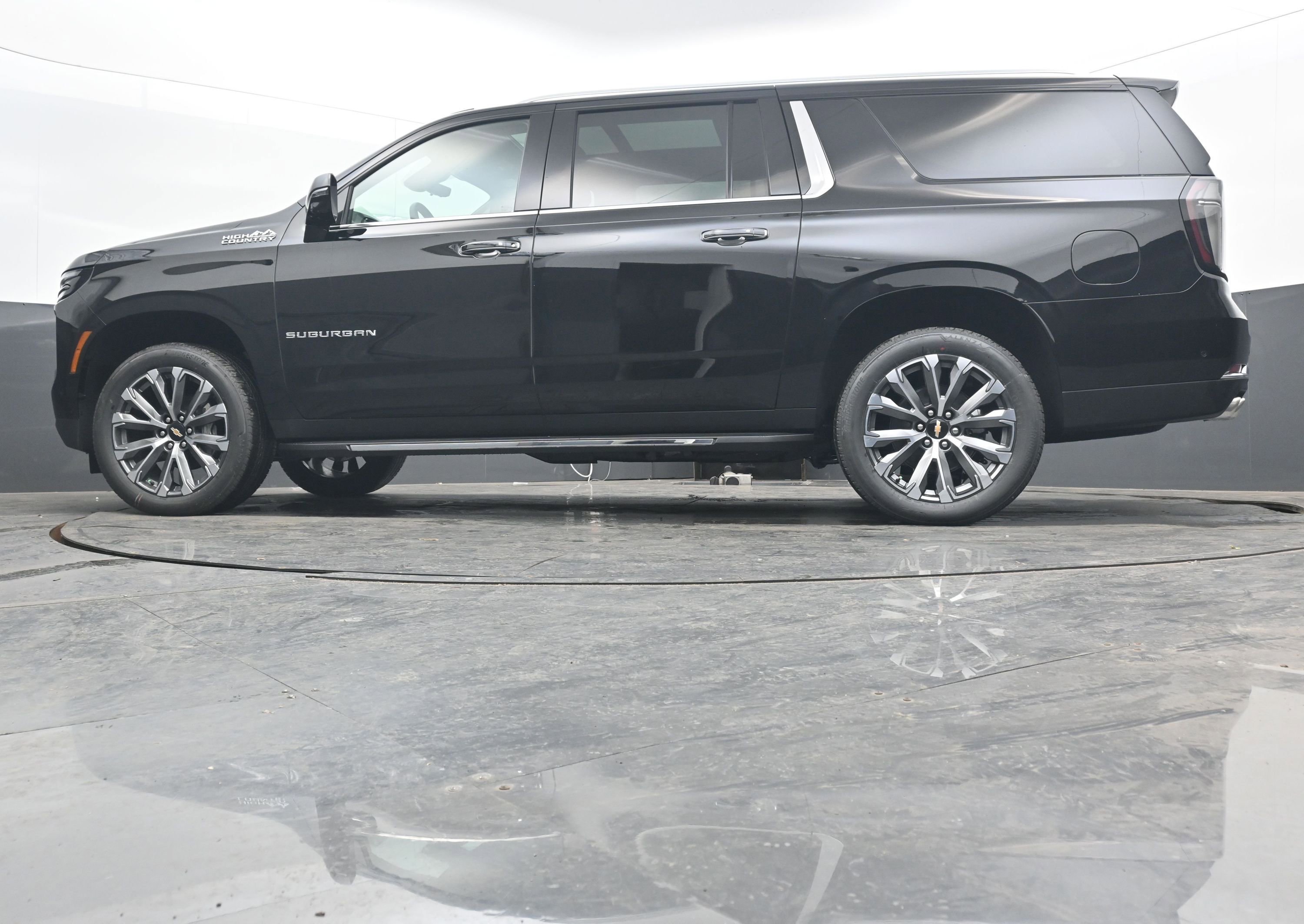 New 2026 Chevrolet Suburban High Country w/ Sun And Tow Package AWD/4WD image 30
