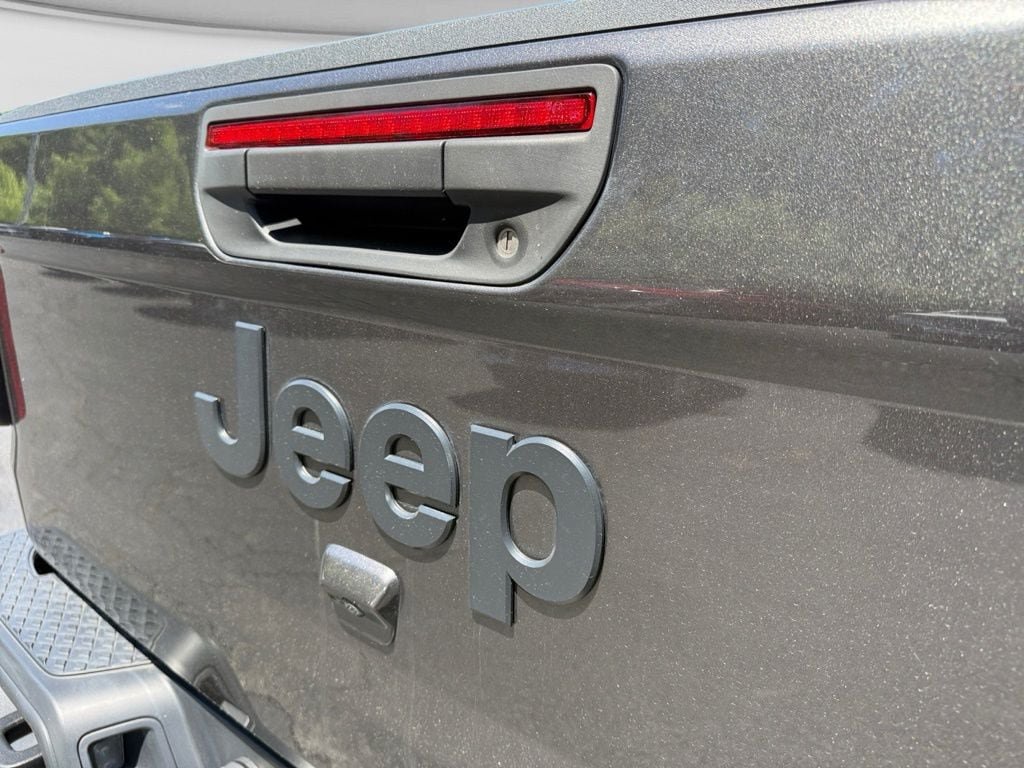 Used 2023 Jeep Gladiator Sport AWD/4WD image 17