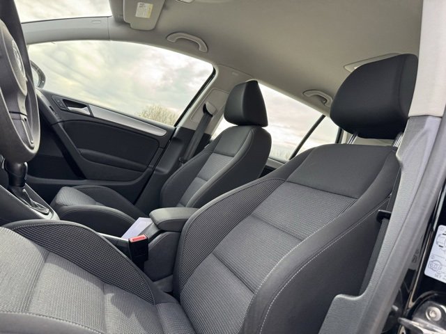 Used 2014 Volkswagen Golf 4-Door image 7