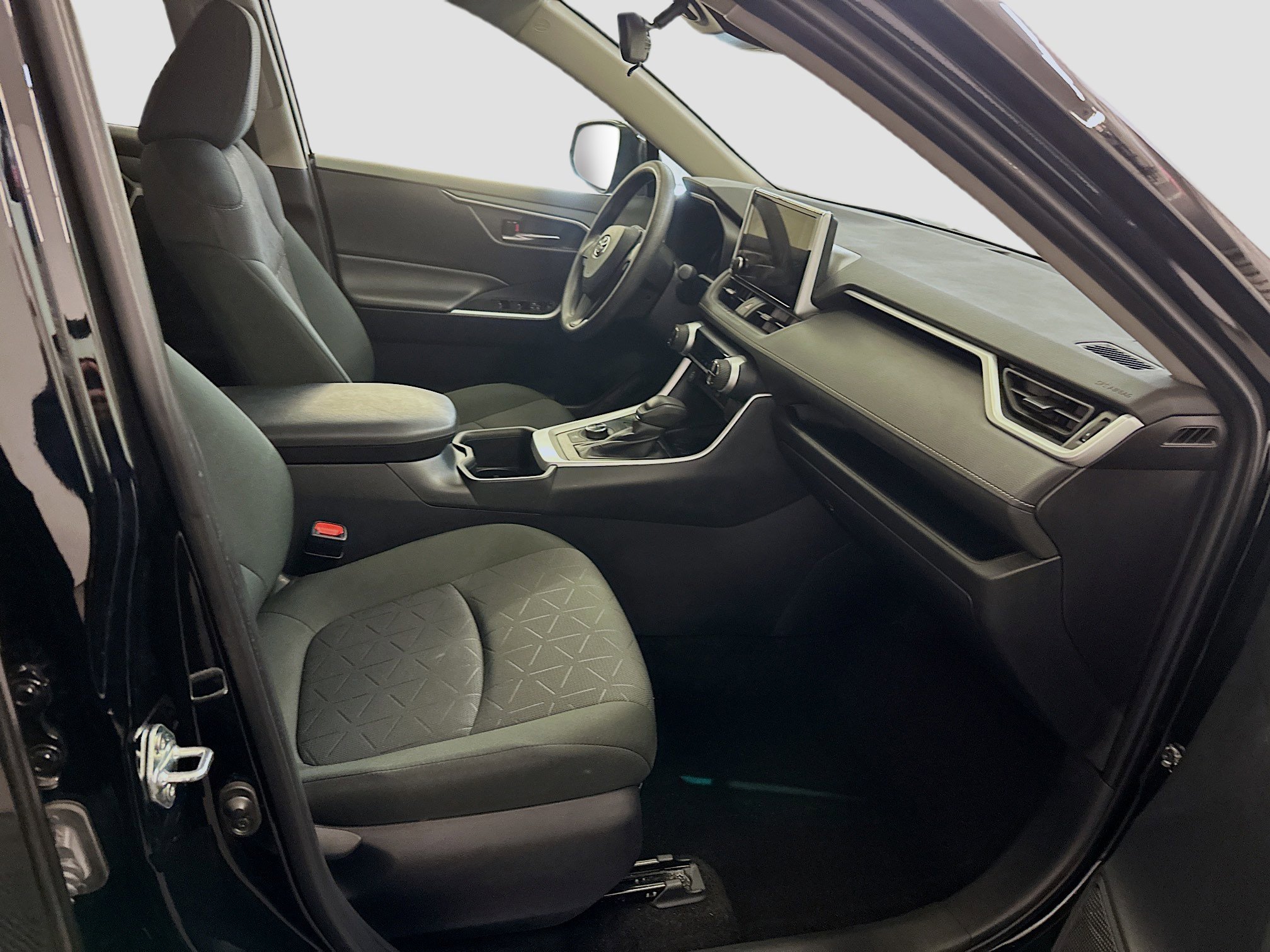 Used 2025 Toyota RAV4 XLE image 32