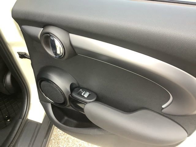 Used 2023 MINI Cooper 4-Door Hardtop image 19