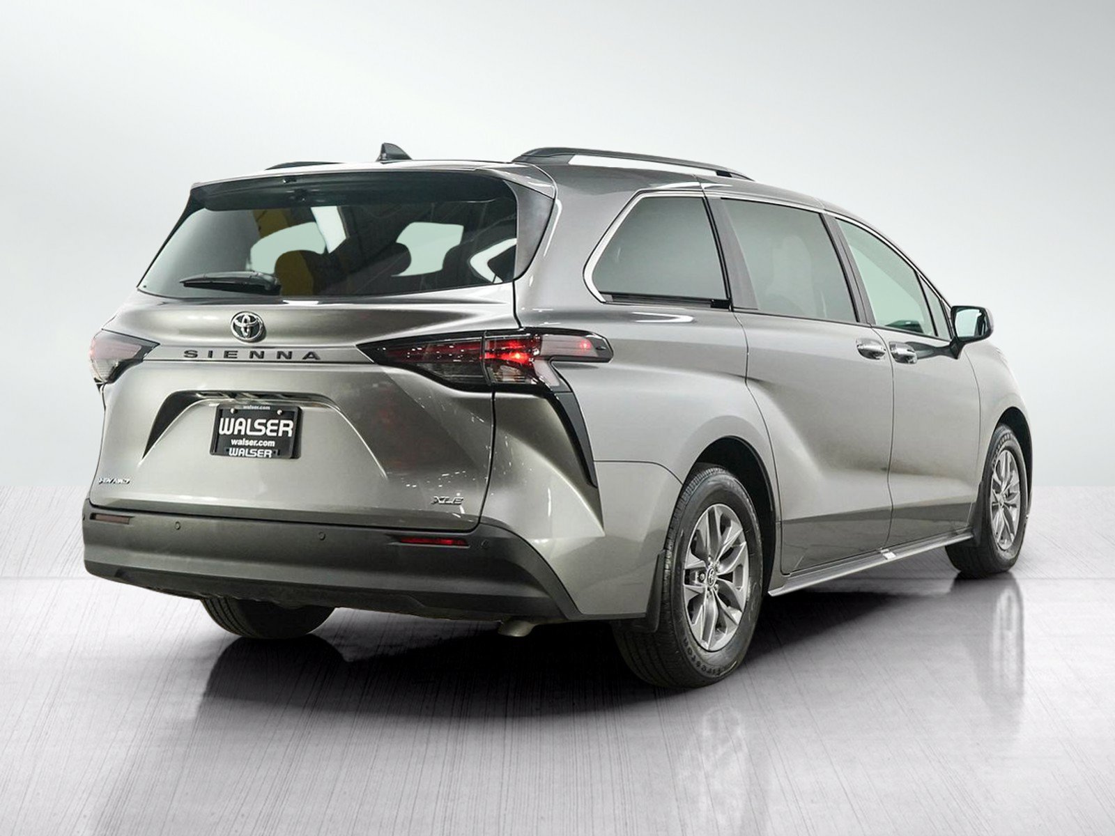 Used 2026 Toyota Sienna XLE AWD/4WD image 5