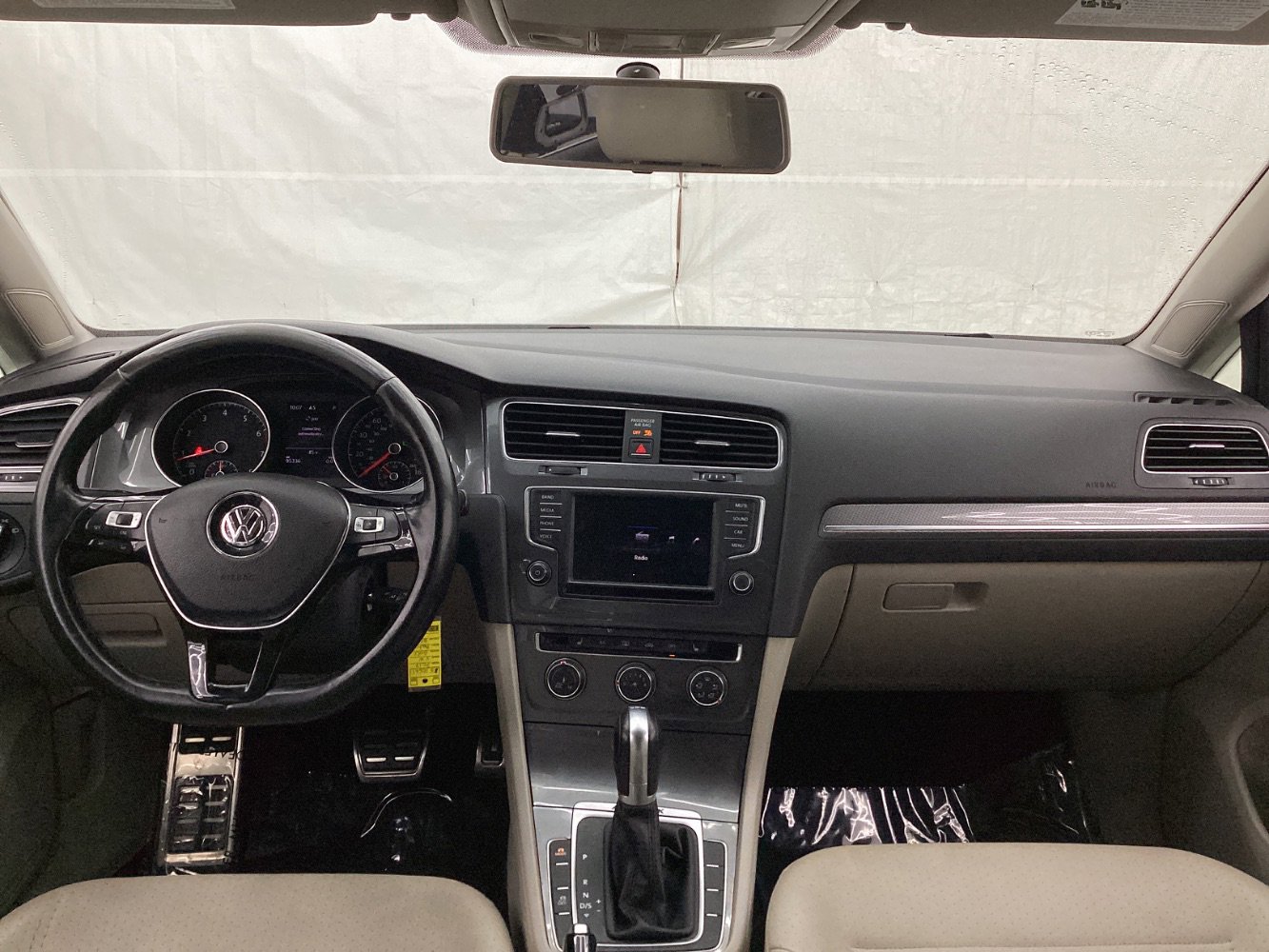 Used 2017 Volkswagen Golf Alltrack S image 27