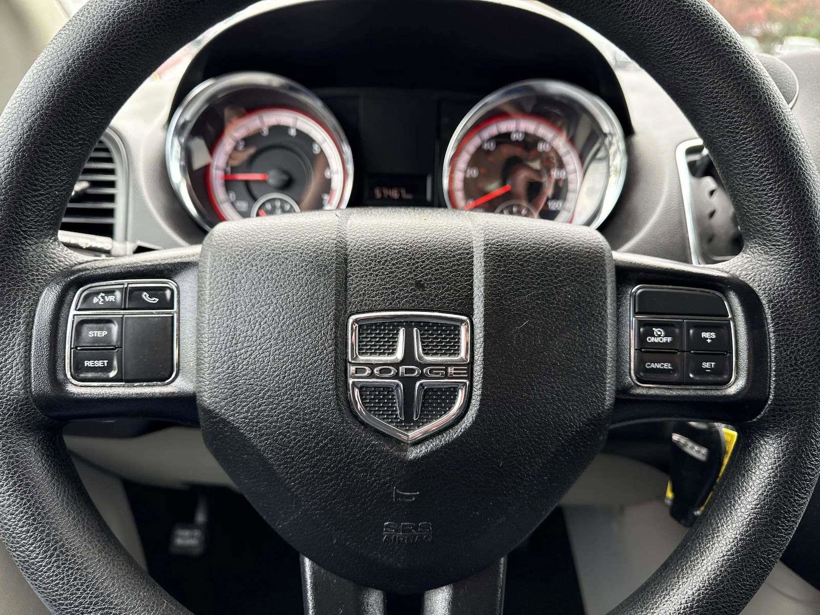 Used 2019 Dodge Grand Caravan SE w/ UConnect Hands-Free Group image 32