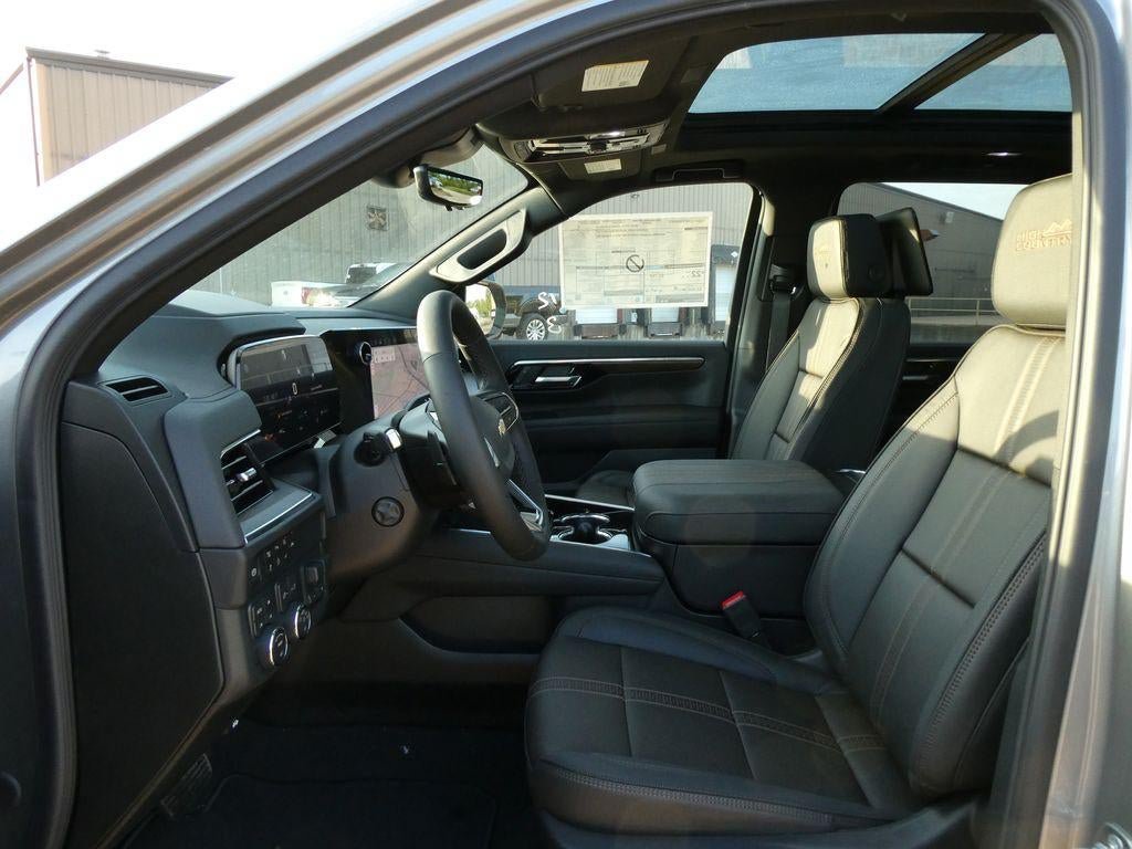 New 2026 Chevrolet Suburban High Country AWD/4WD image 16