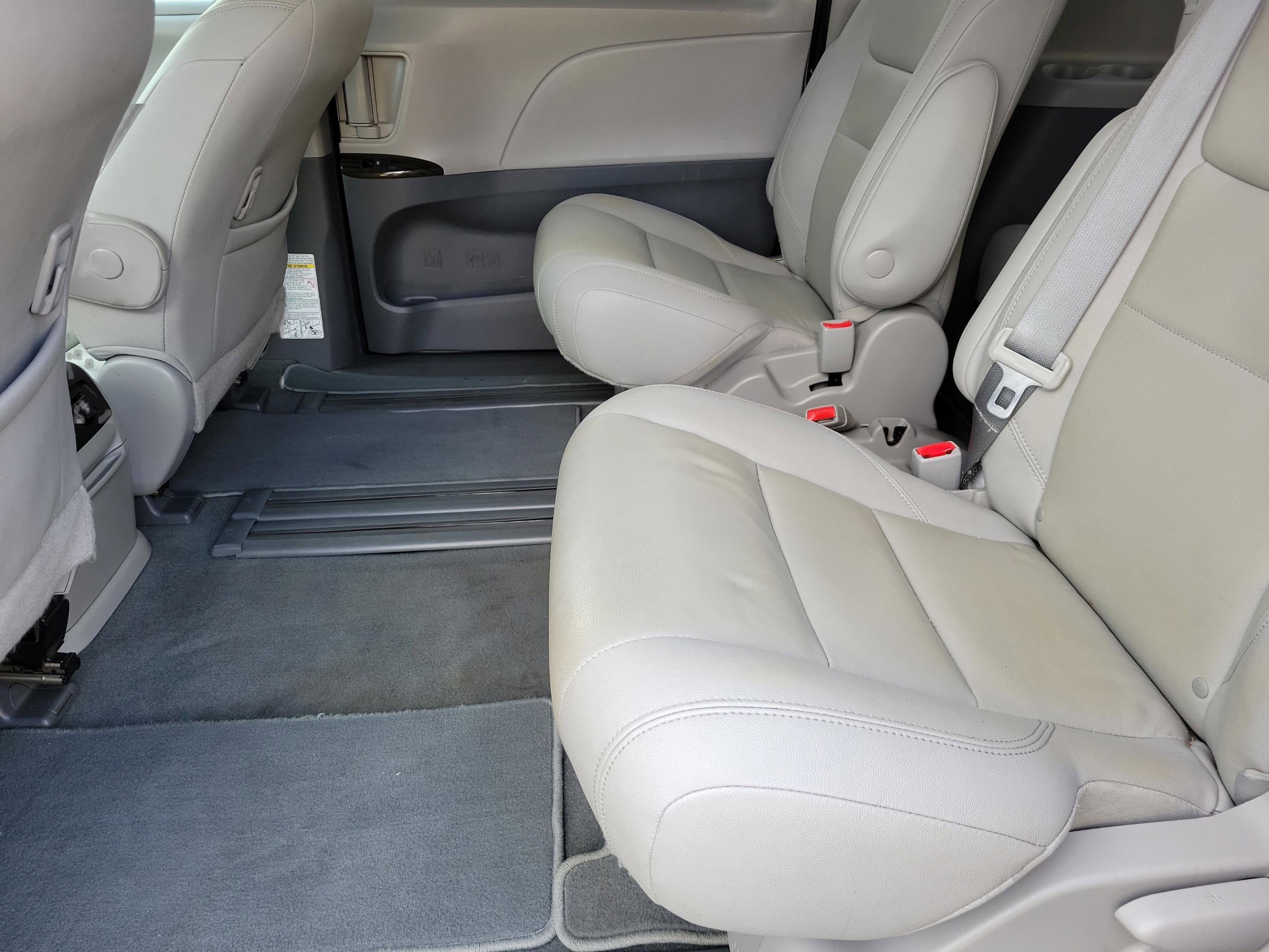 Used 2020 Toyota Sienna XLE image 20