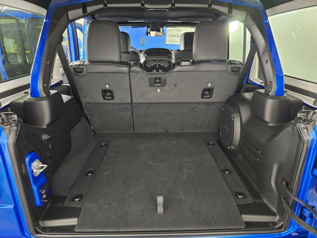 New 2026 Jeep Wrangler Unlimited Sahara w/ Whitecap Package AWD/4WD image 16