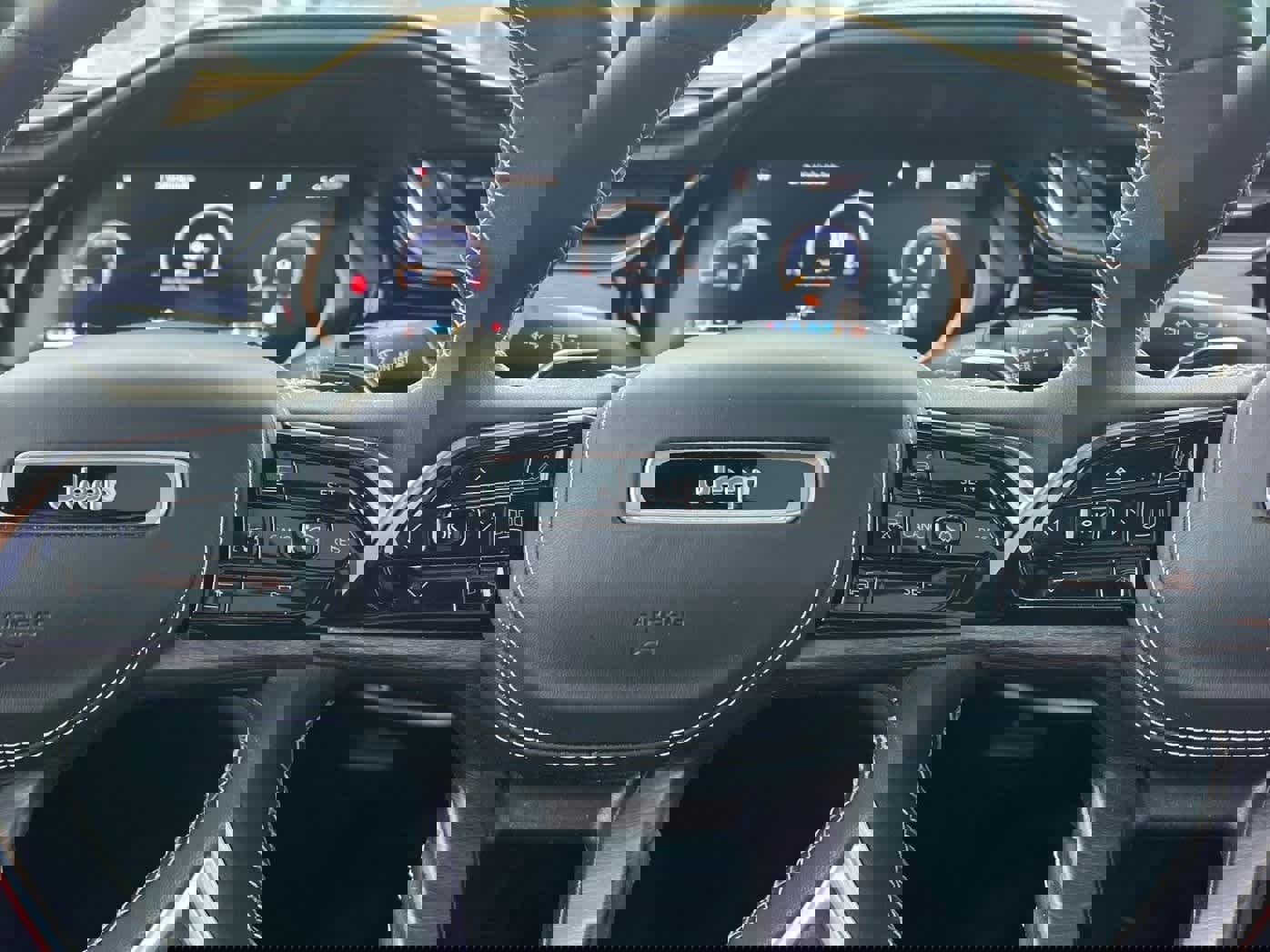 Used 2024 Jeep Grand Cherokee Overland w/ Trailer Tow Package image 23