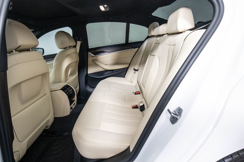 Used 2023 BMW 530i w/ Convenience Package RWD image 11