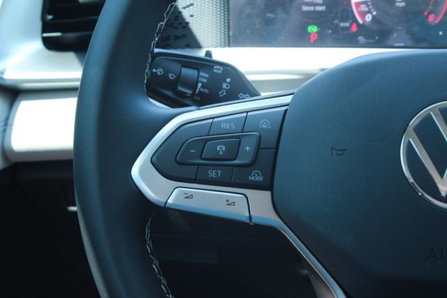 Certified 2025 Volkswagen Tiguan SE image 18