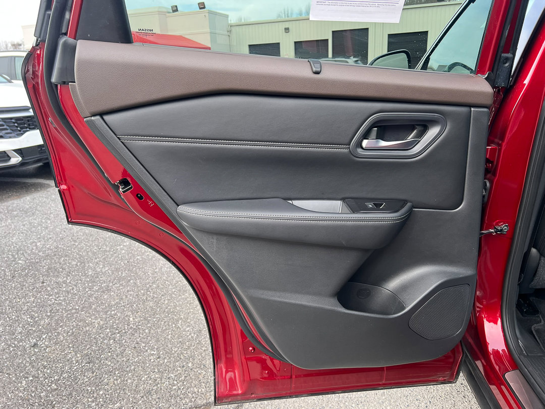 Used 2023 Nissan Rogue SL w/ SL Premium Package image 24