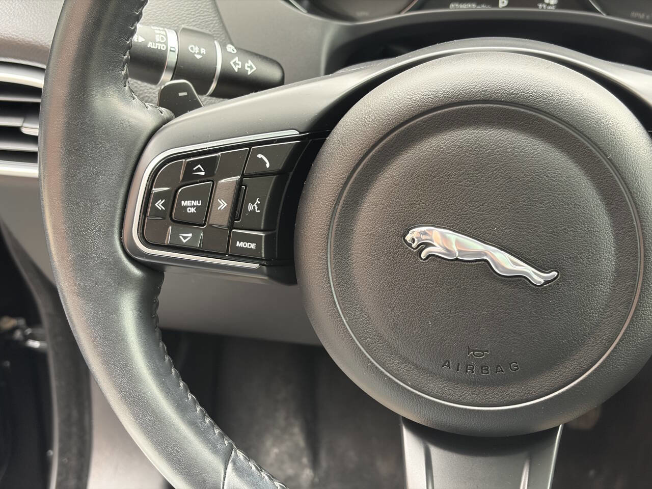 Used 2018 Jaguar F-PACE Premium image 29