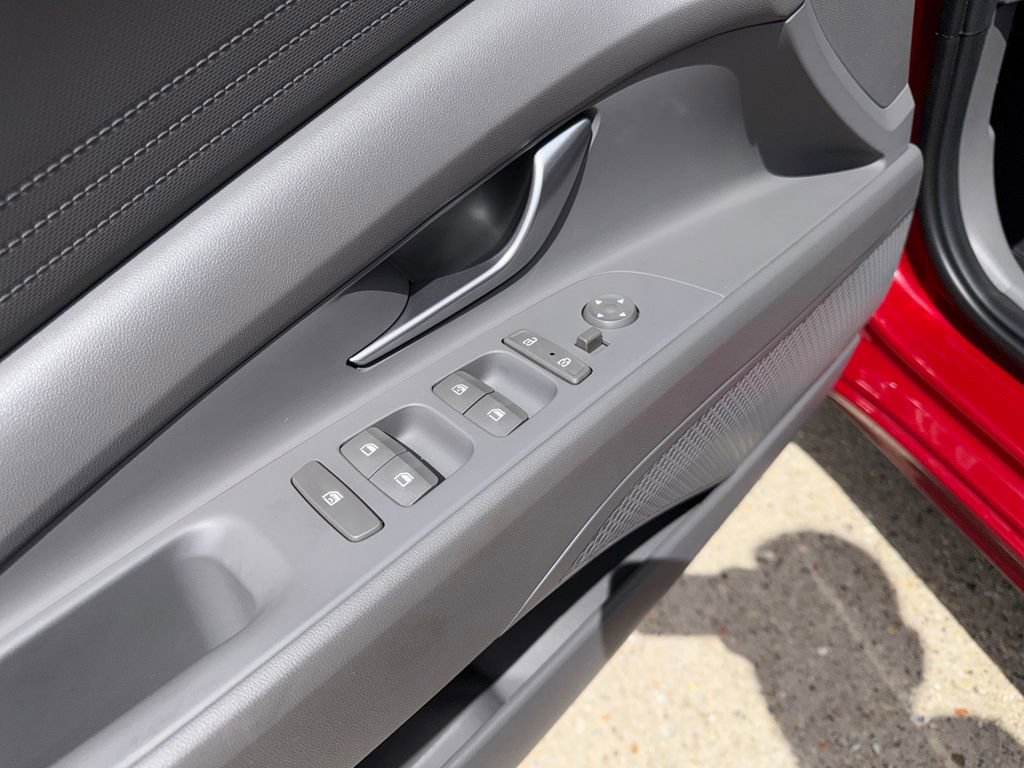 Used 2023 Hyundai Elantra SEL w/ Cargo Package image 13