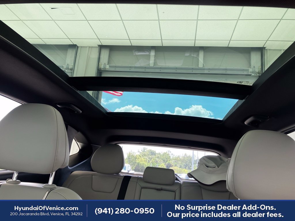 Used 2025 Hyundai Tucson Limited AWD/4WD image 4