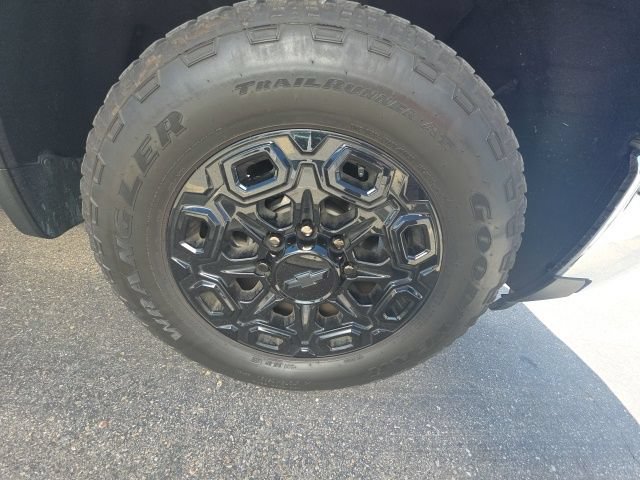 Used 2025 Chevrolet Silverado 3500 LTZ w/ LTZ Plus Package AWD/4WD image 6
