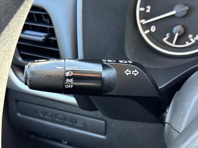 Used 2025 Nissan Rogue S image 26