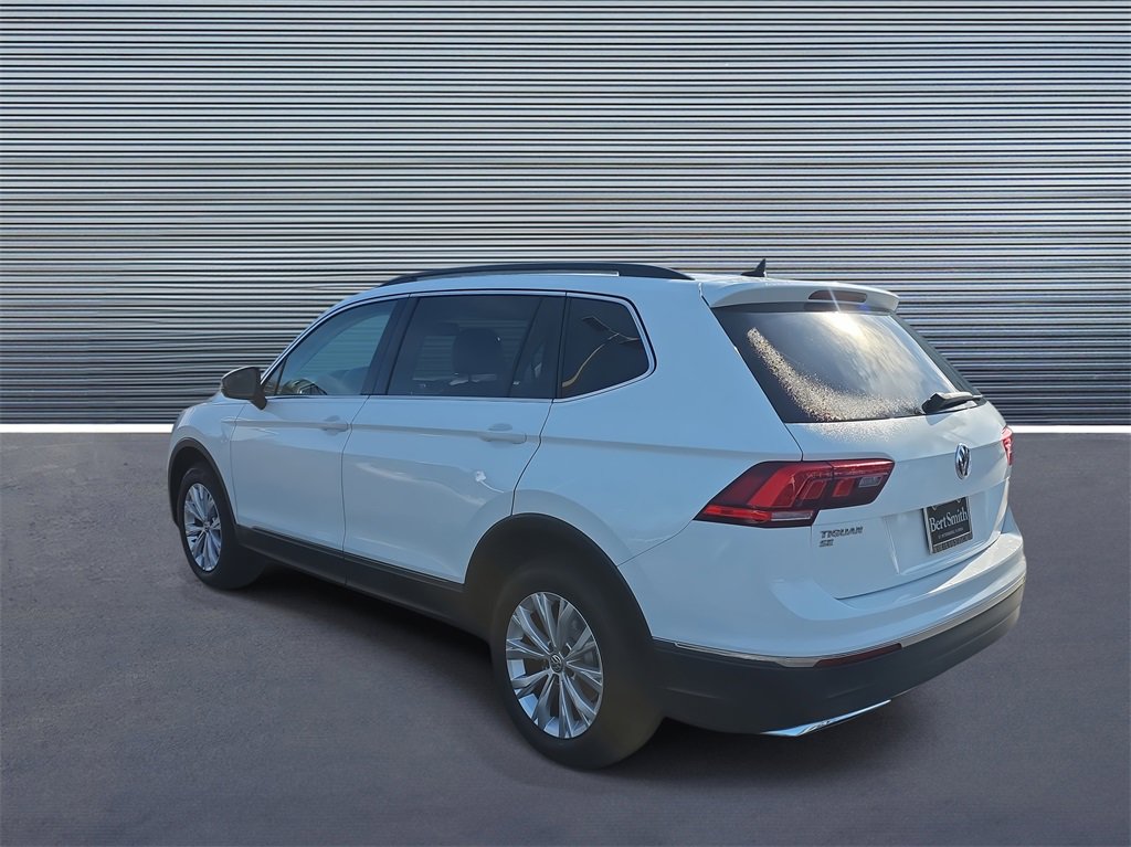 Used 2018 Volkswagen Tiguan SE w/ Panoramic Sunroof Package image 4