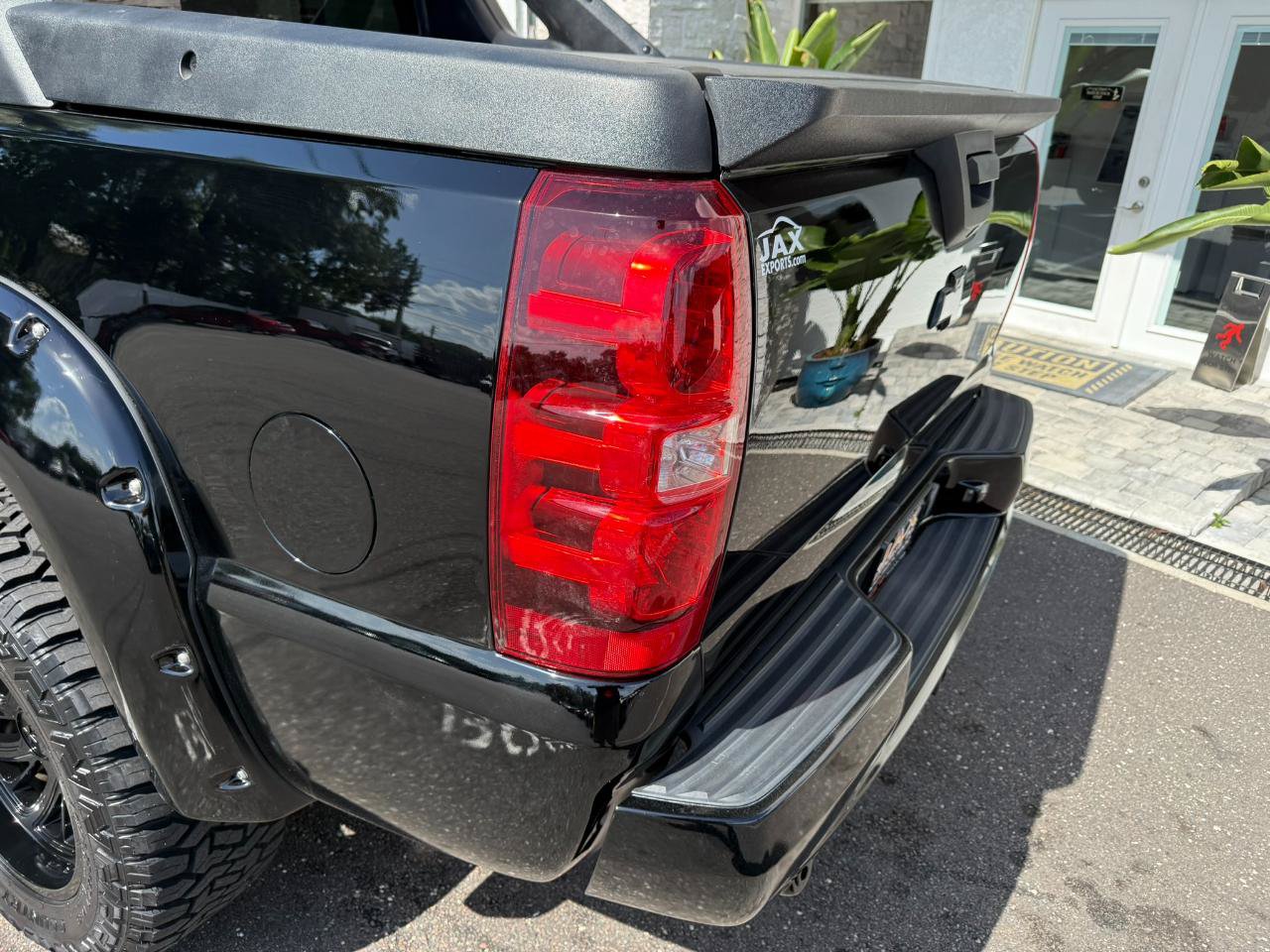 Used 2011 Chevrolet Avalanche LTZ AWD/4WD image 7