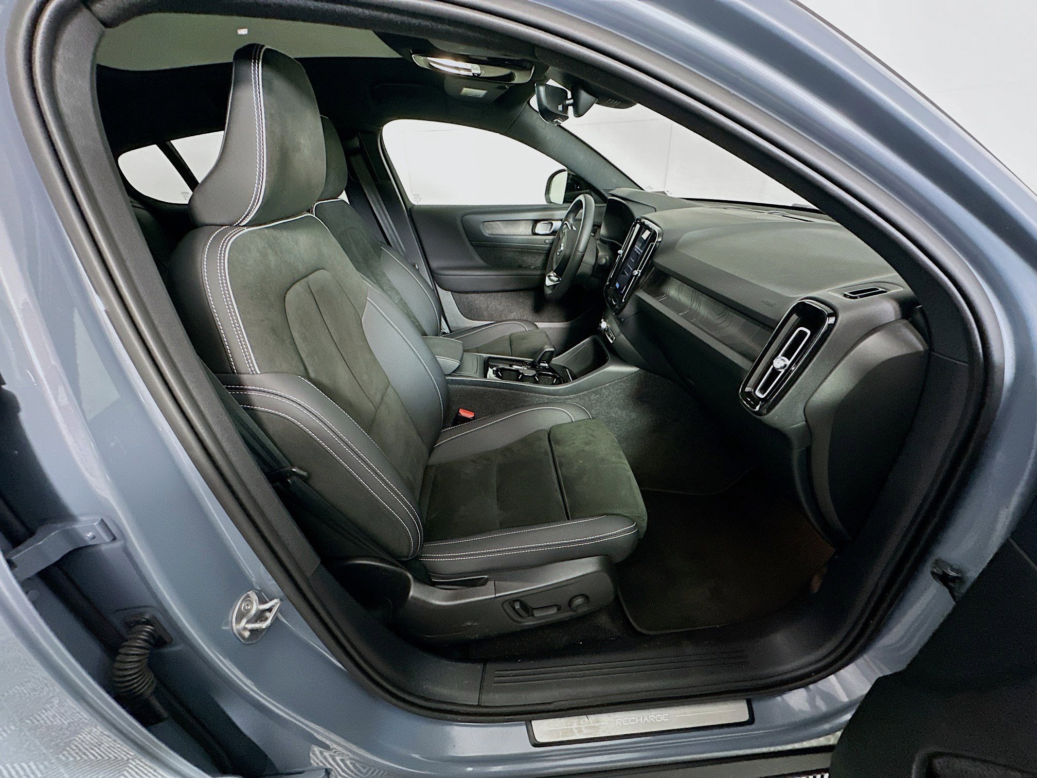 Used 2023 Volvo C40 P8 Recharge Plus AWD/4WD image 32