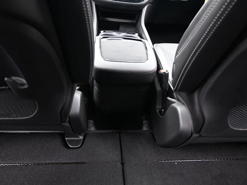 New 2026 Chrysler Pacifica Limited w/ S Appearance Package FWD image 29