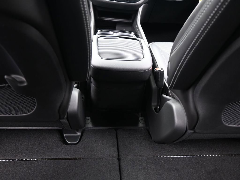 New 2026 Chrysler Pacifica Limited w/ S Appearance Package image 29