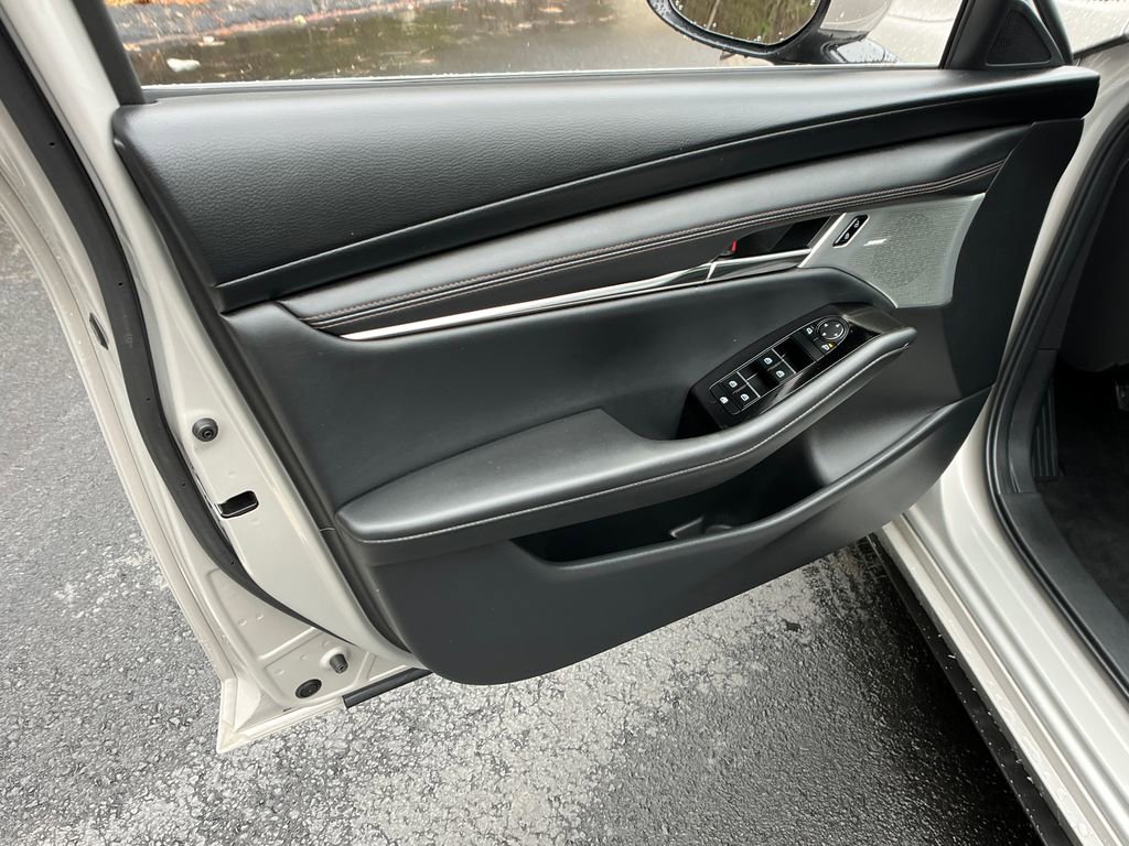 Used 2025 MAZDA MAZDA3 2.5 S Hatchback w/ Premium Pkg image 11