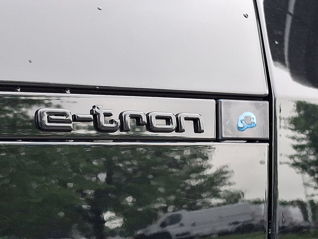 Used 2024 Audi Q8 e-tron Premium AWD/4WD image 36