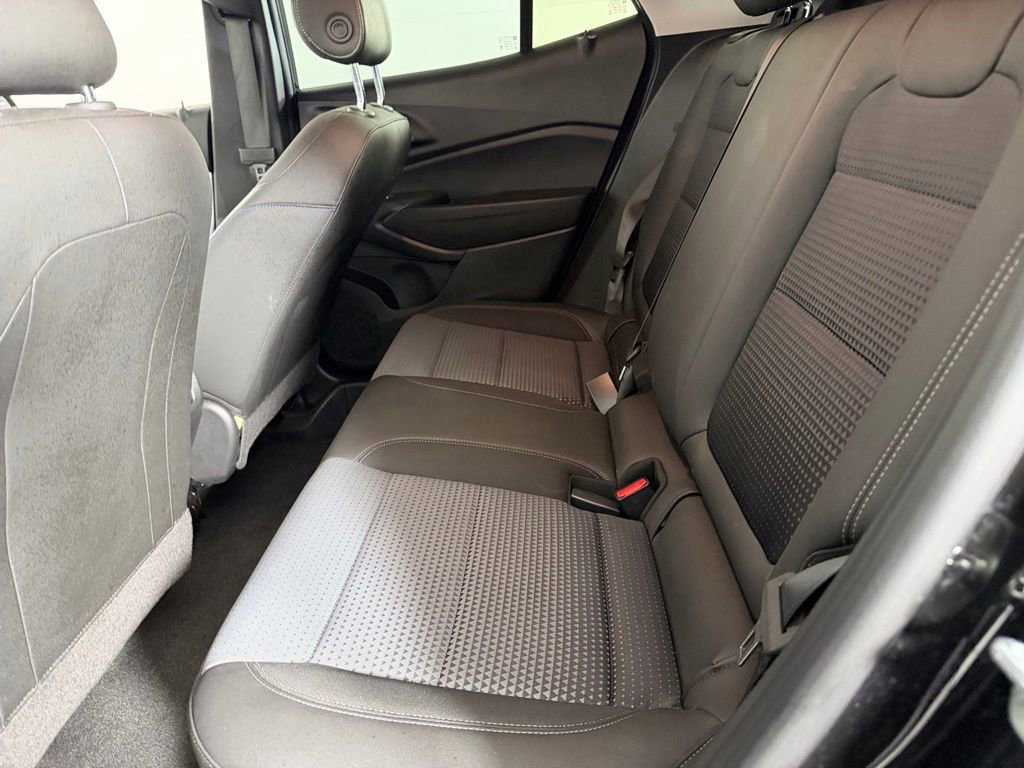 Used 2025 Chevrolet Trax LT w/ LT Convenience Package FWD image 26