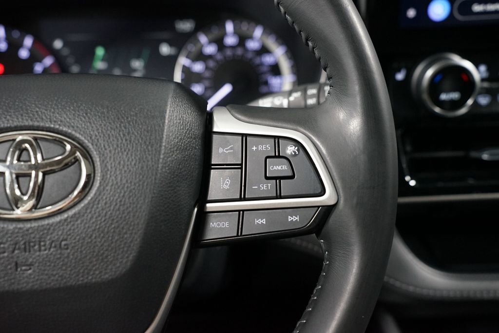 Used 2023 Toyota Highlander XLE image 13