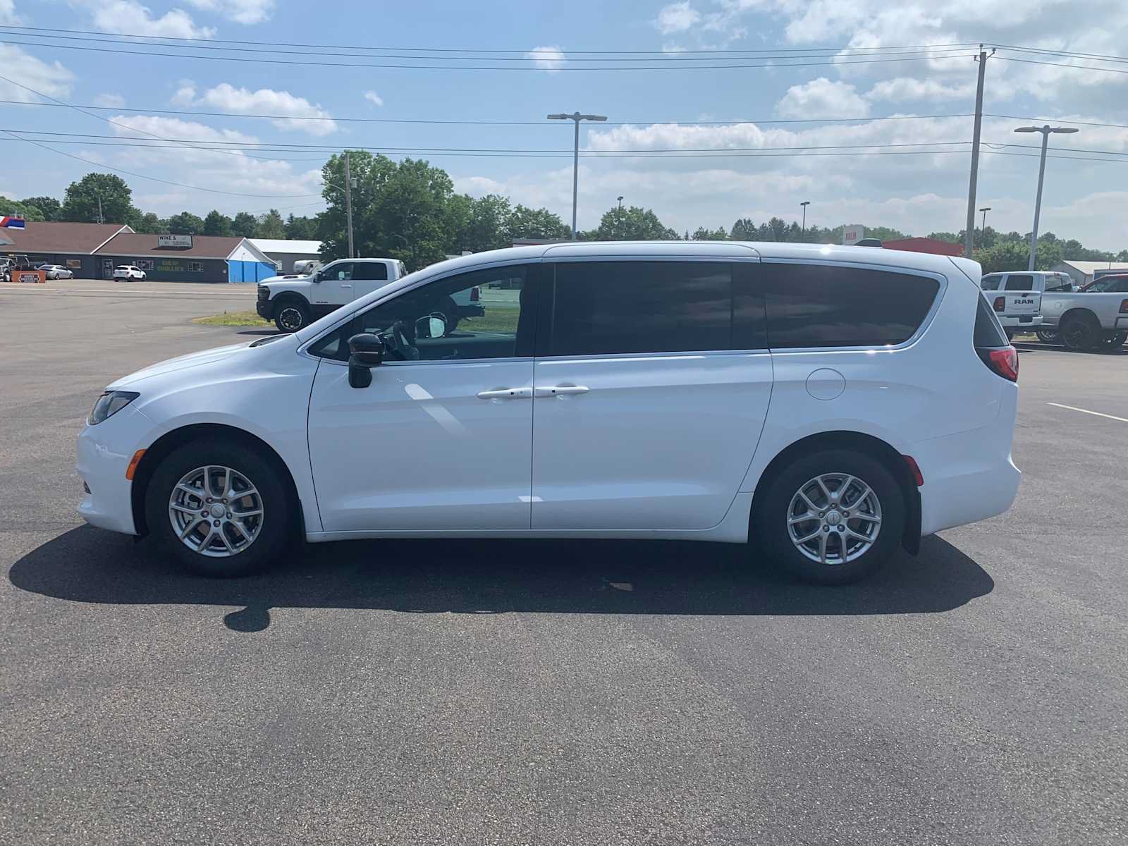 New 2027 Chrysler Pacifica LX FWD image 8