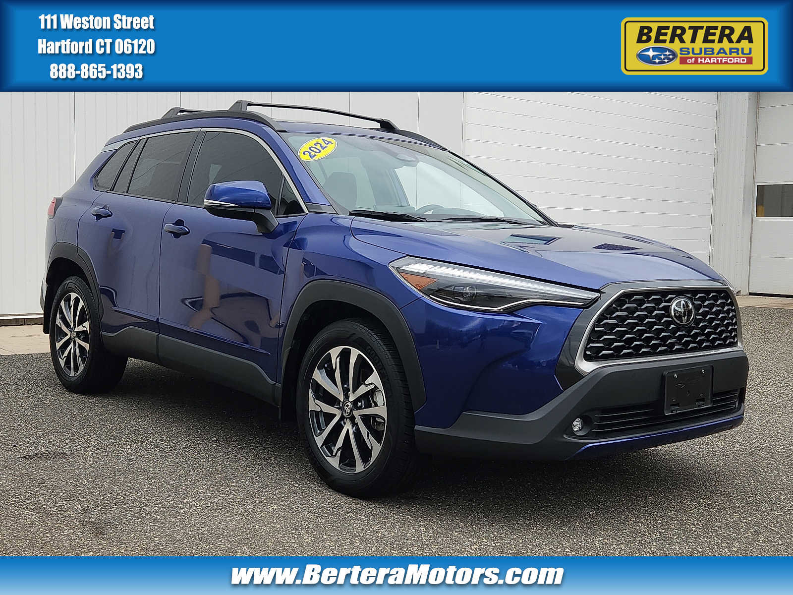 Used 2024 Toyota Corolla Cross XLE image 1