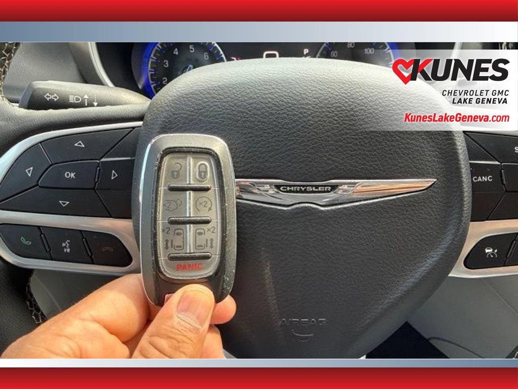 Used 2024 Chrysler Pacifica Touring-L FWD image 37