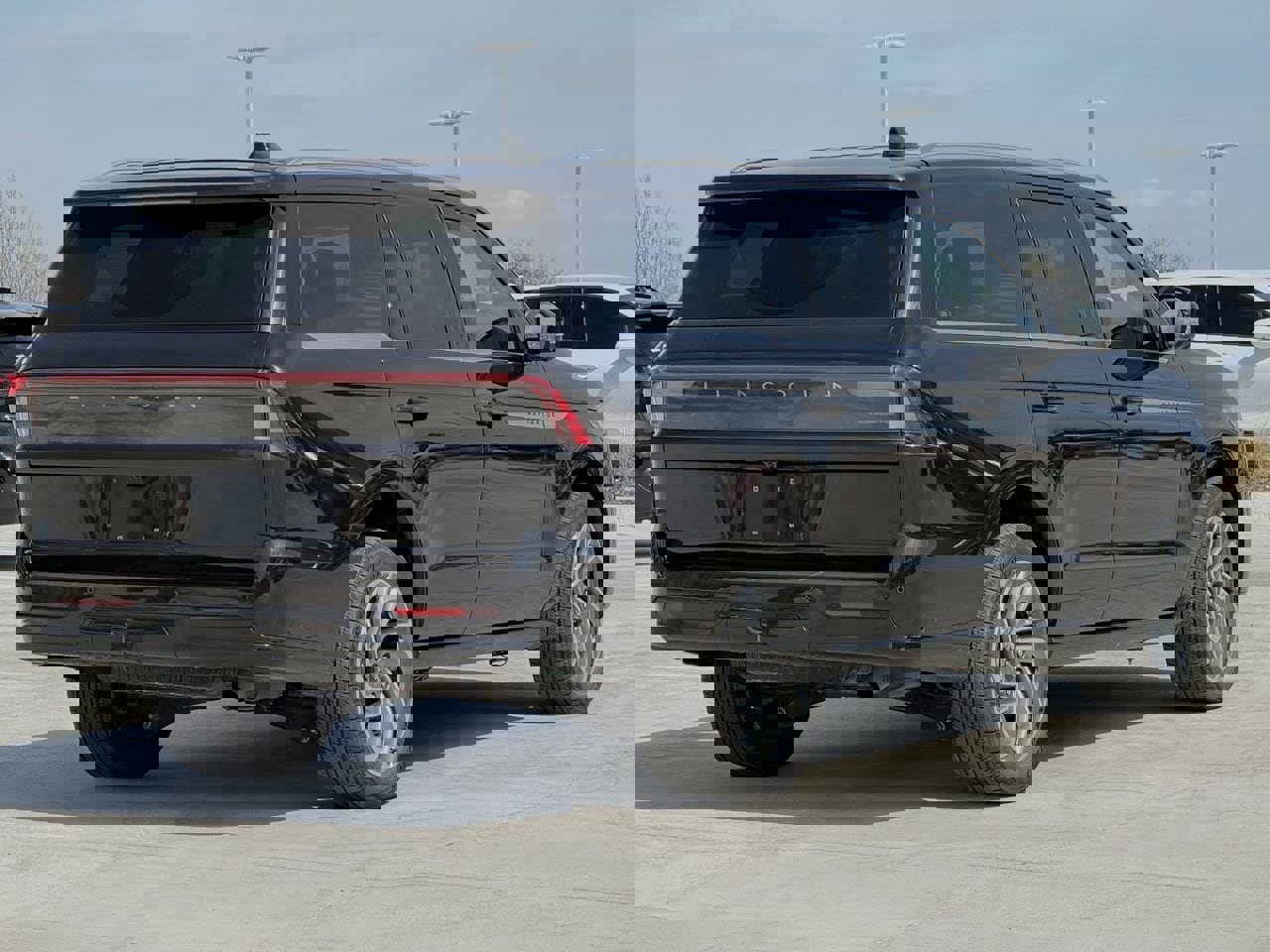 Used 2025 Lincoln Navigator Reserve image 4