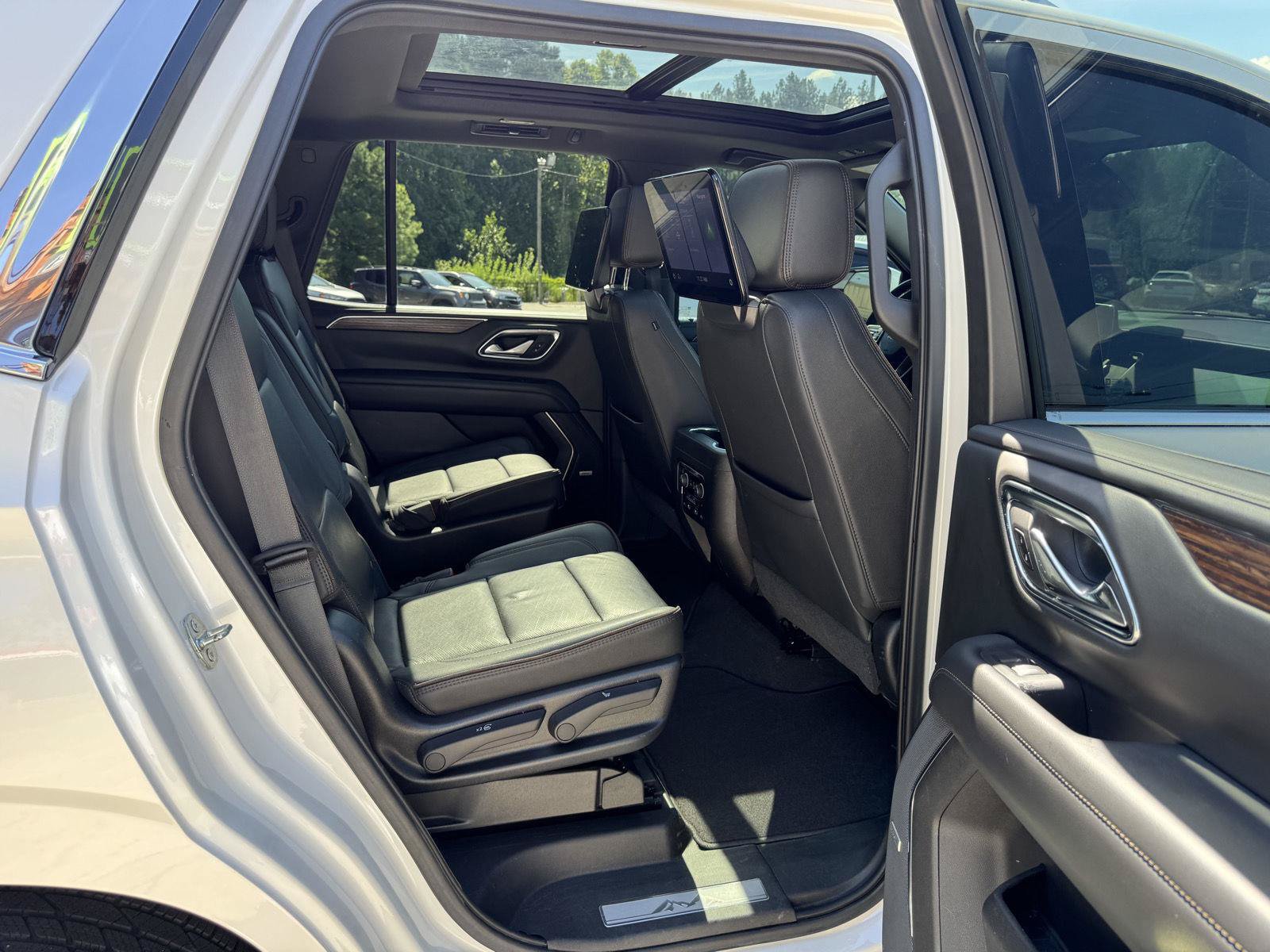 Used 2021 Chevrolet Tahoe High Country AWD/4WD image 16