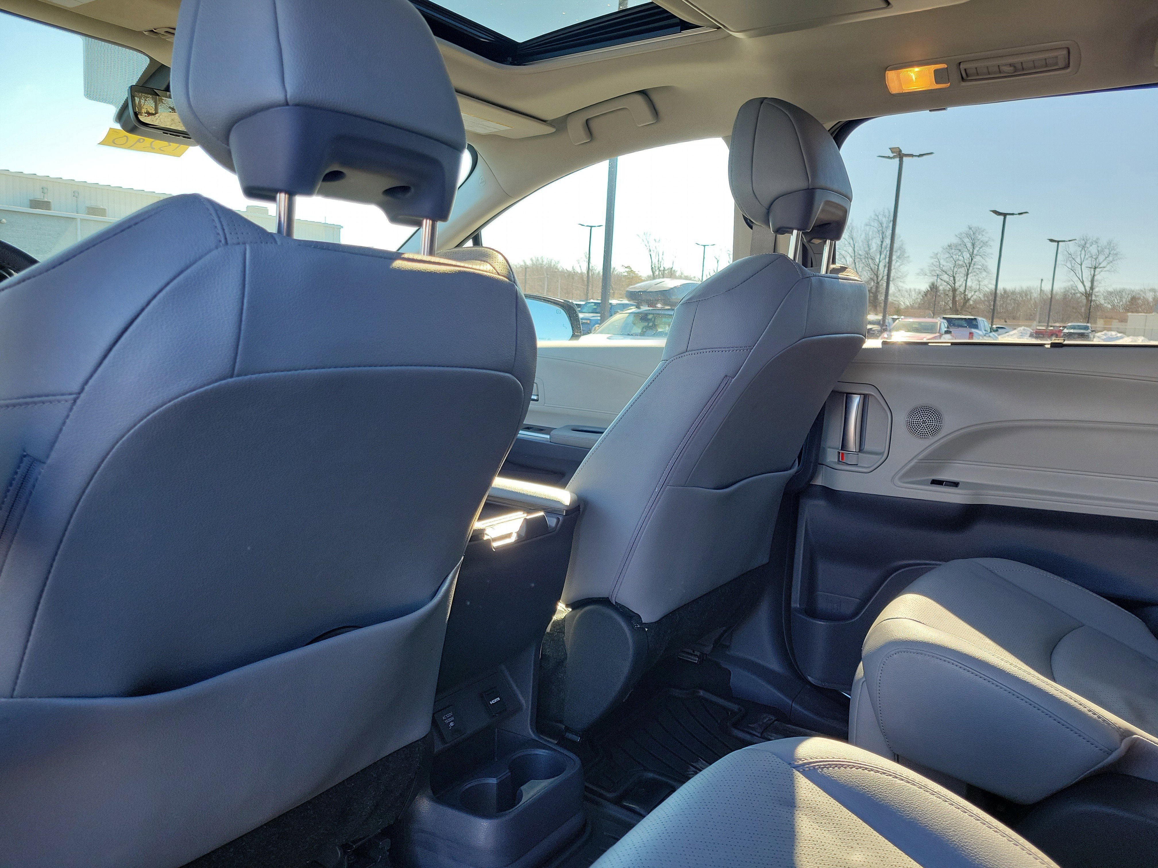 Used 2024 Toyota Sienna Limited image 13