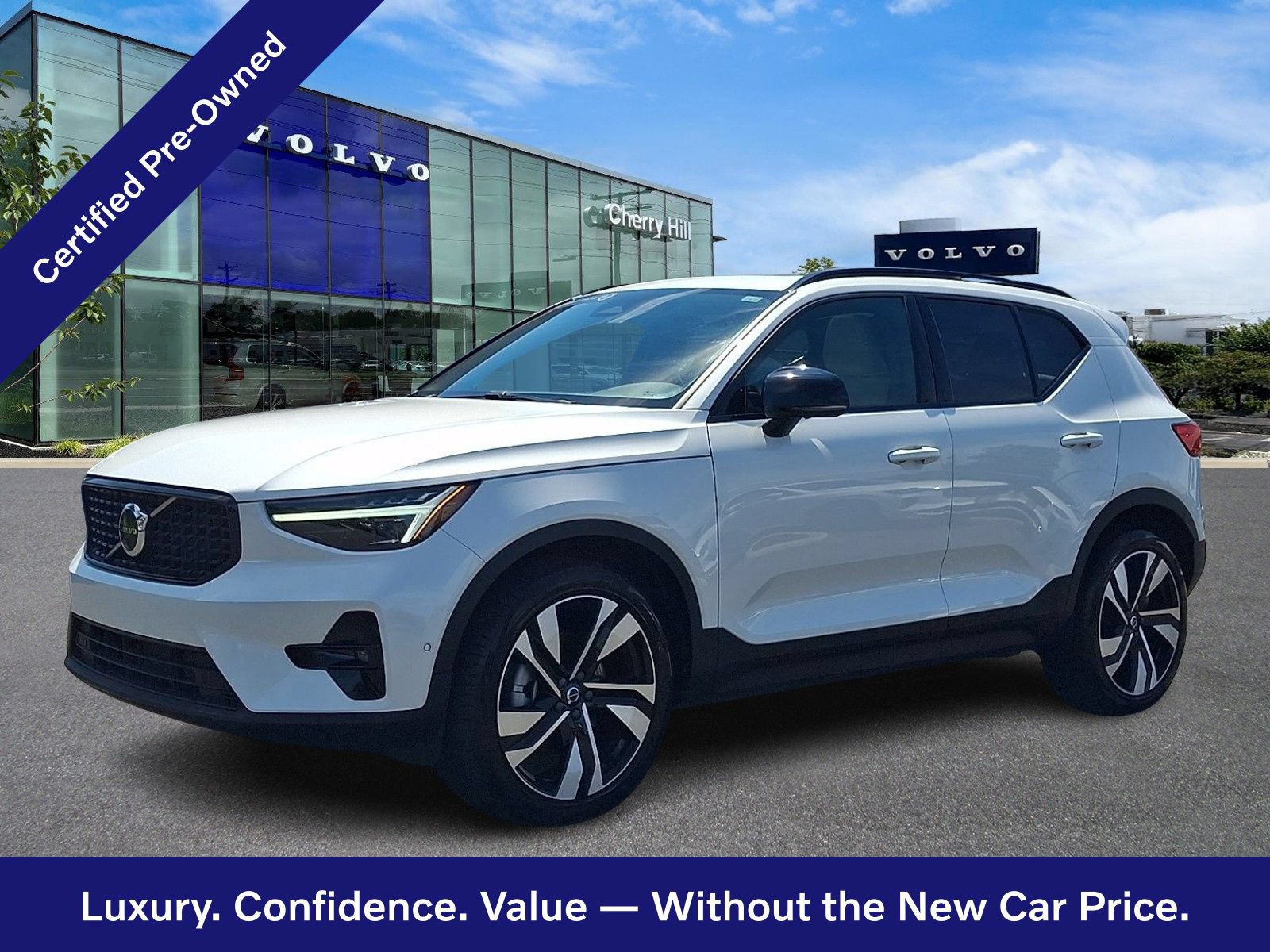 Certified 2025 Volvo XC40 B5 Ultra AWD/4WD image 3