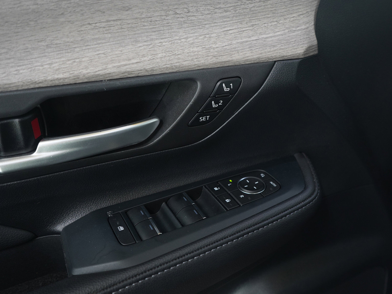 Used 2024 Toyota Grand Highlander Limited AWD/4WD image 23