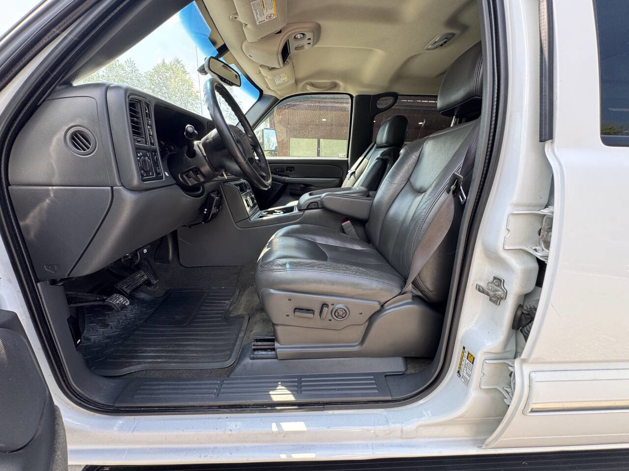 Used 2005 Chevrolet Silverado 2500 LT w/ Skid Plate Package AWD/4WD image 14