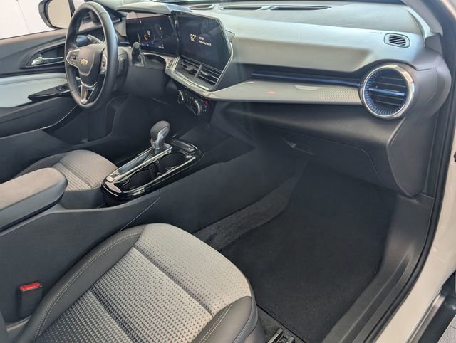 Certified 2025 Chevrolet Trax LT w/ Driver Confidence Package image 14