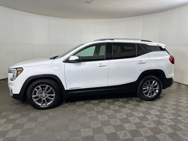Used 2023 GMC Terrain SLT w/ Infotainment Package II image 6