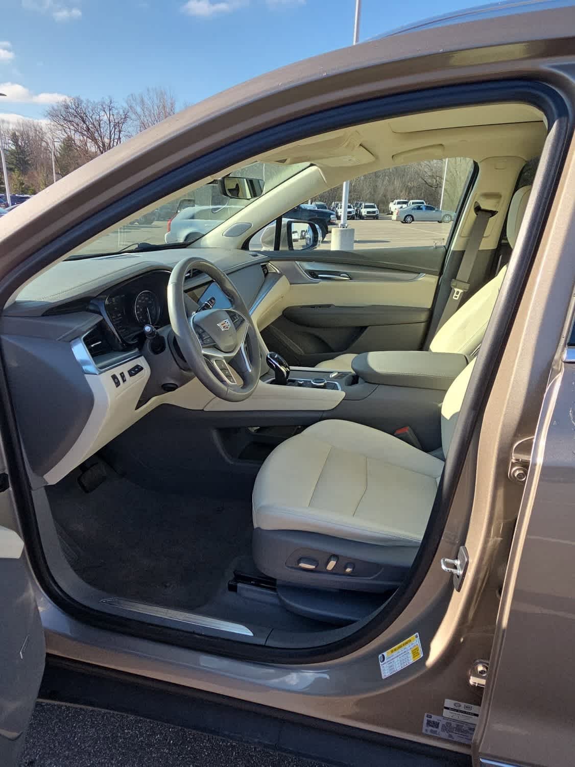 Certified 2023 Cadillac XT5 Premium Luxury w/ Technology Package image 5